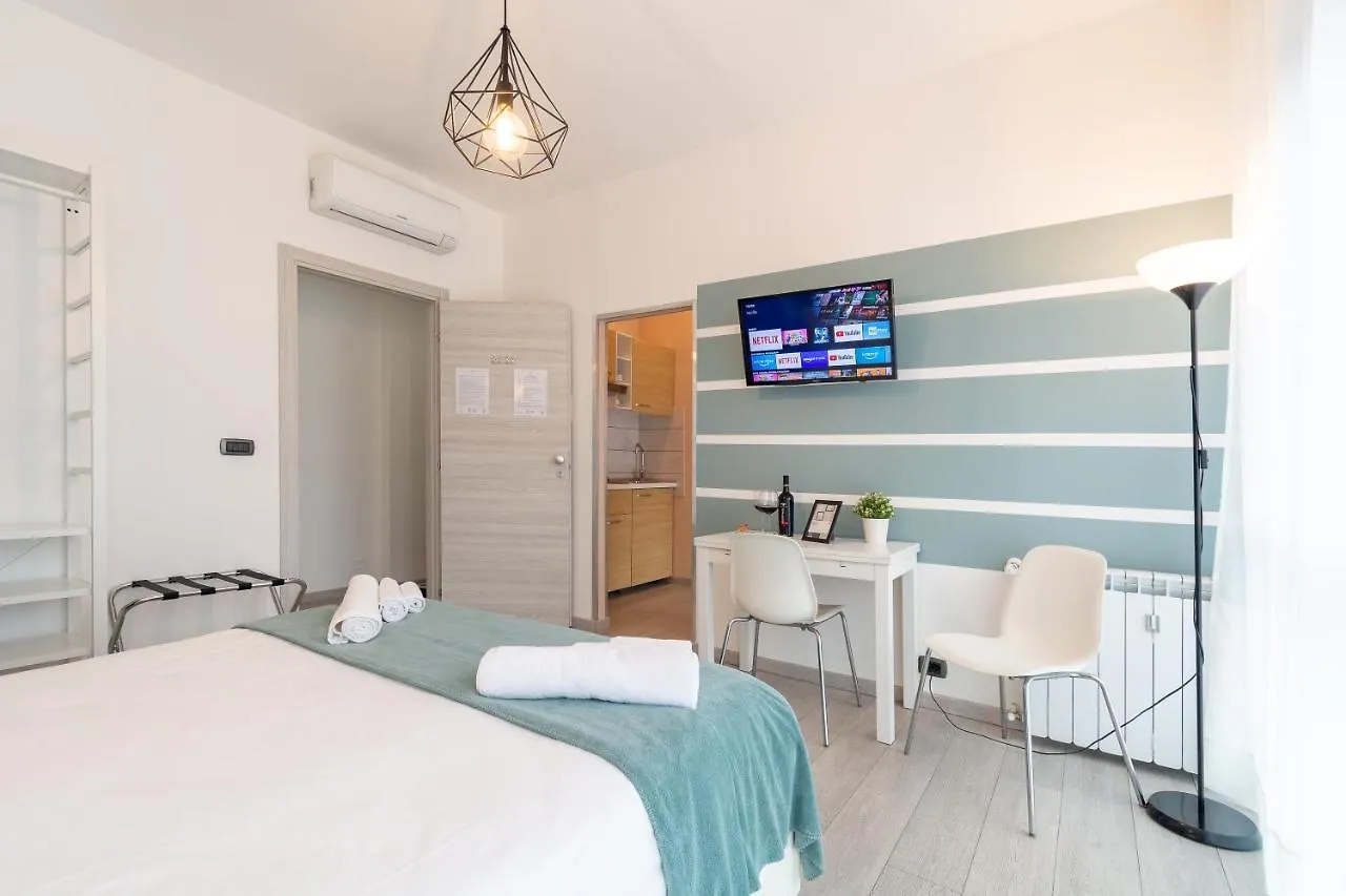 Aparthotel 4 Star Bologna Train Station - Self Check-In 0*,  Italia